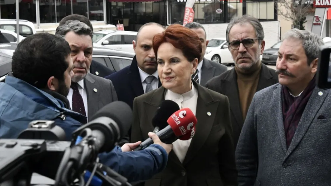 Akşener'den partisinin Deprem Yardım Koordinasyon Merkezi'ne ziyaret