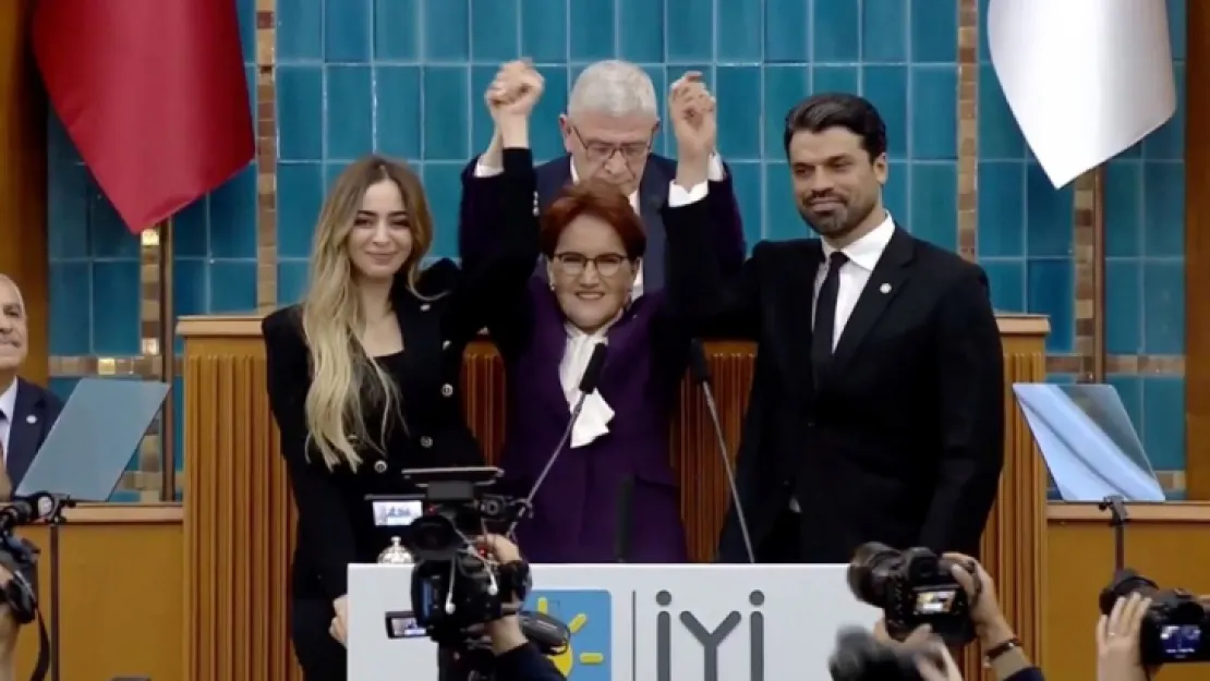 Akşener Gökhan Zan'a rozetini taktı