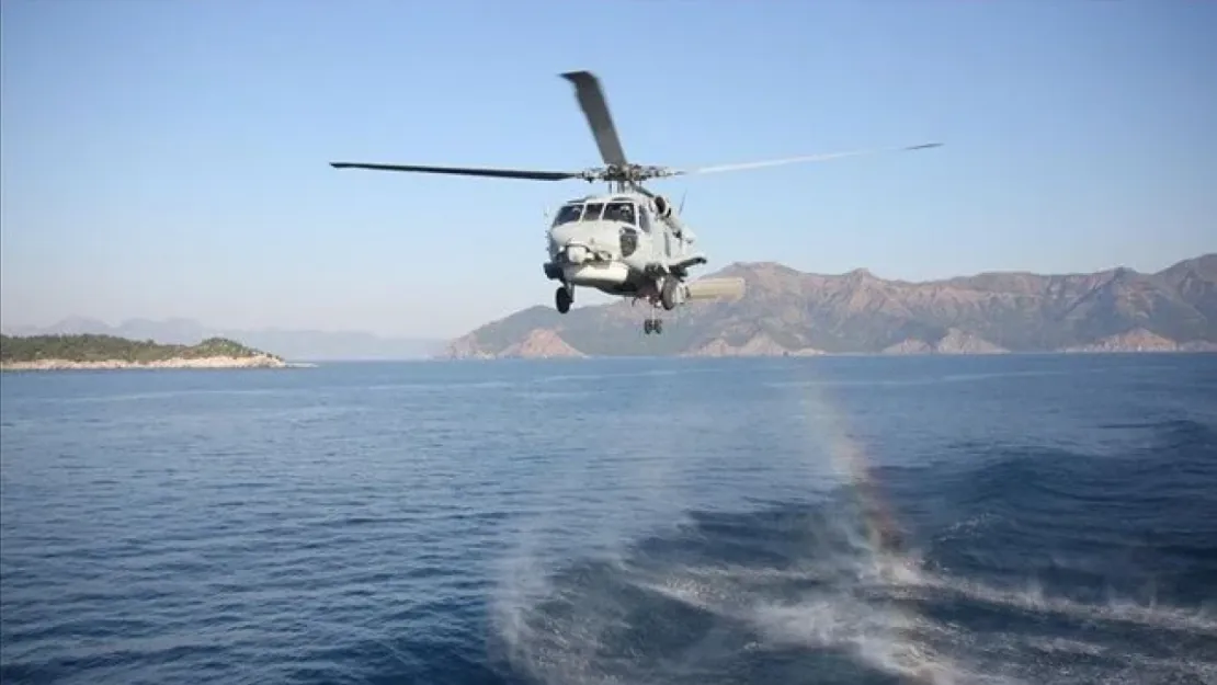 Askeri helikopter denize acil iniş yaptı