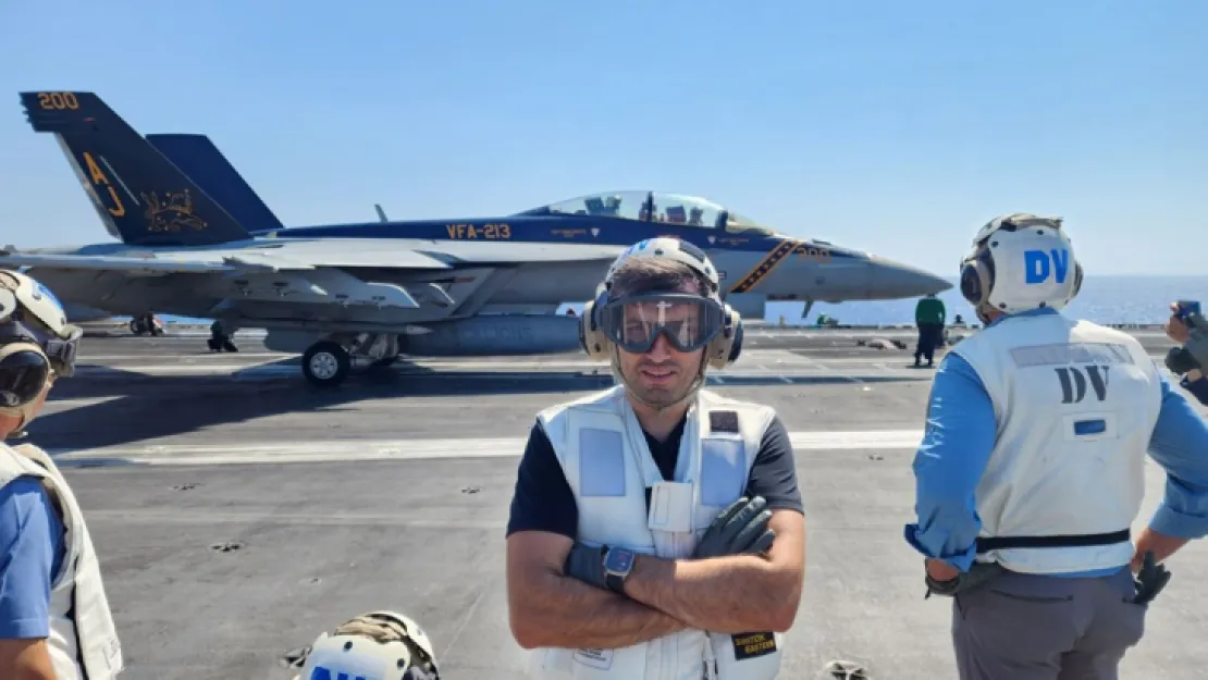 Bayraktar'dan ABD uçak gemisine ziyaret