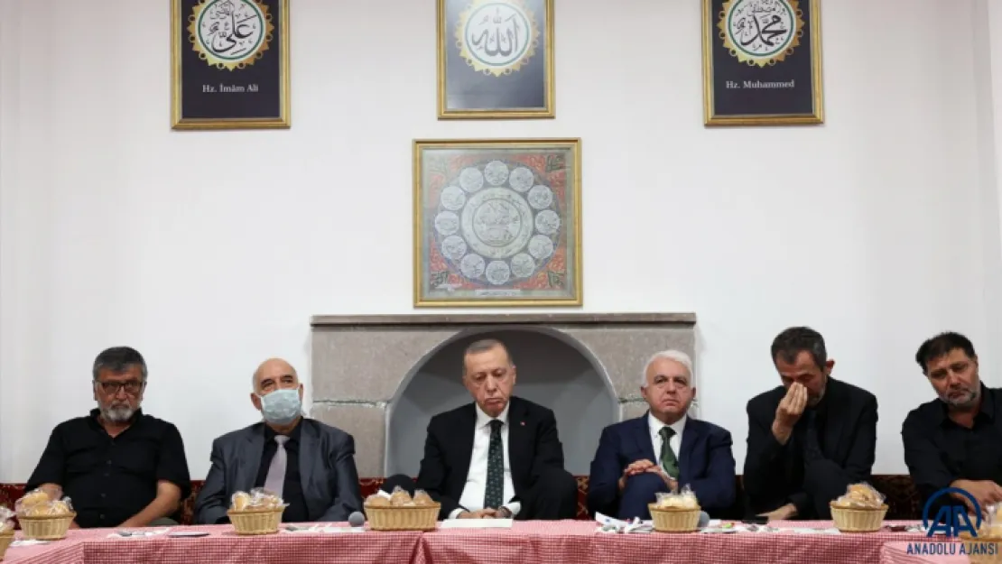 Cumhurbaşkanı Erdoğan'dan Hüseyin Gazi Cemevi'ne ziyaret