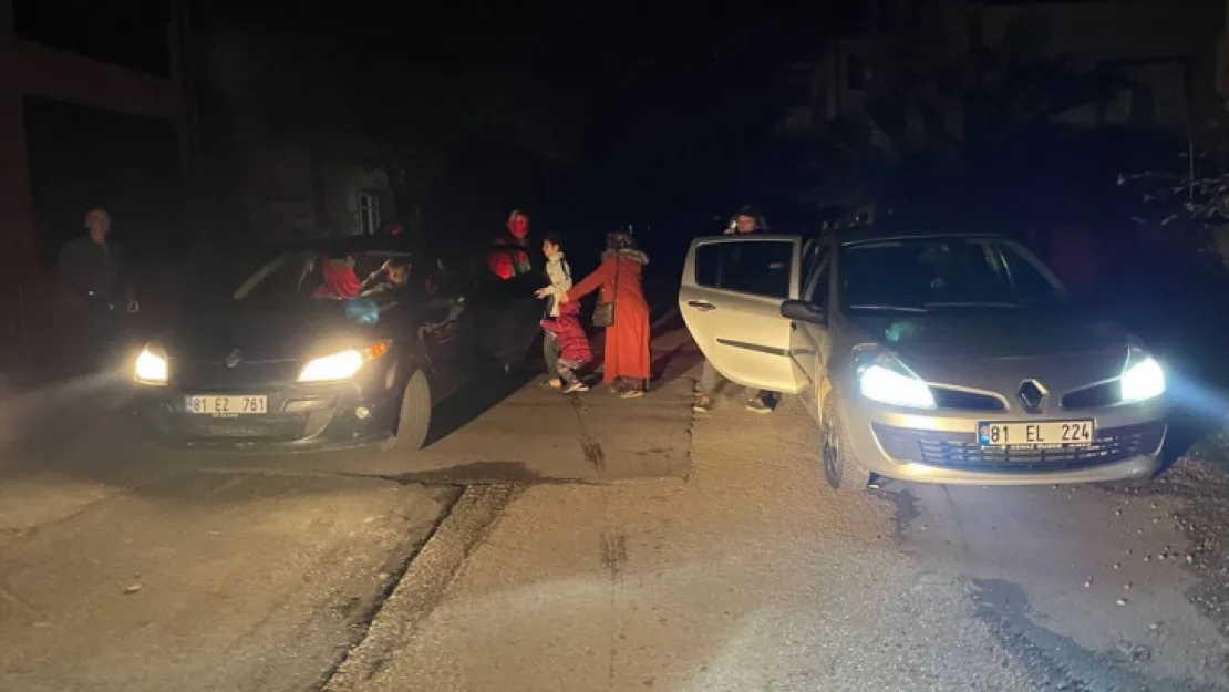 Düzce'de deprem! 3 ilde eğitime ara verildi