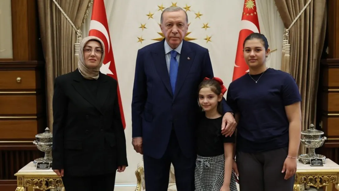 Erdoğan Sinan Ateş'in eşi Ayşe Ateş'le görüştü