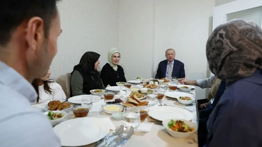 Erdoğan vatandaşın evinde iftar yaptı