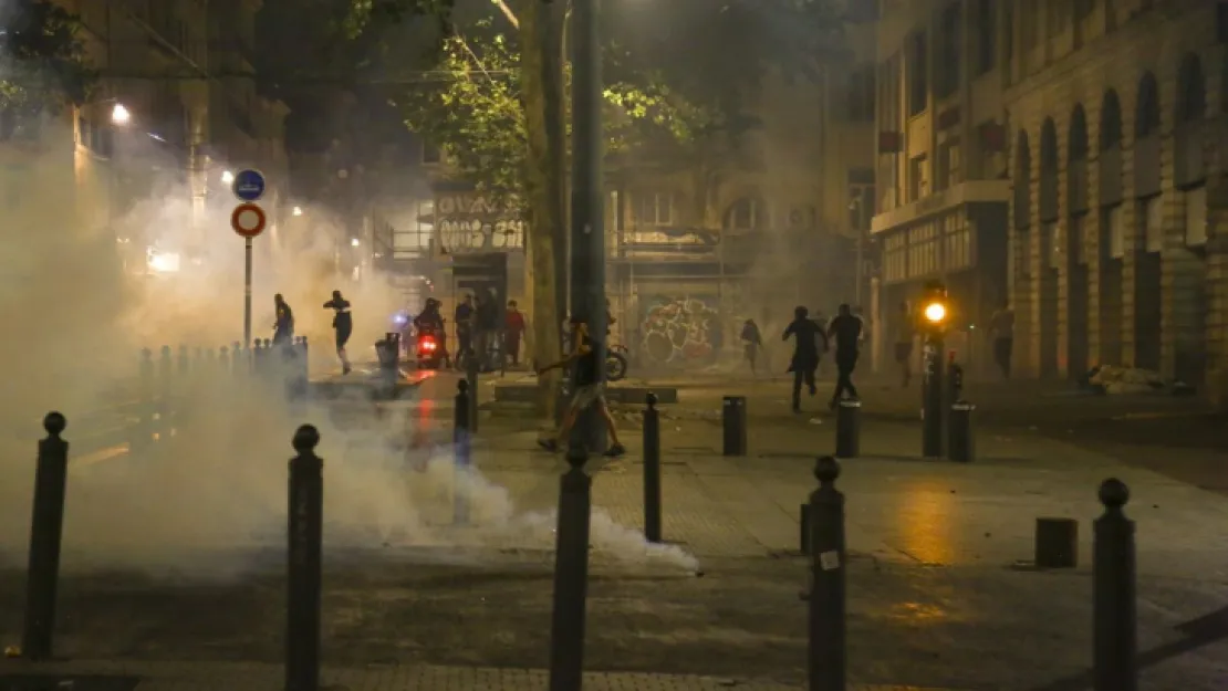 Fransa'daki protestolar 6. gününde: Katil zanlısı polise bağış yağmuru