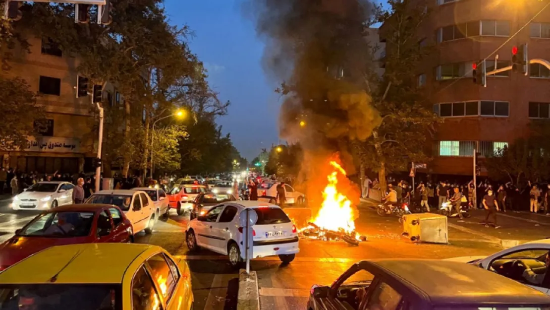 İran Devrim Muhafızları: Protestolarda 300'den fazla kişi öldü