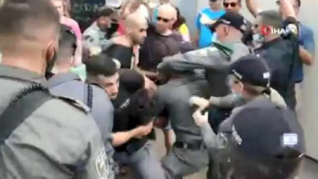 İsrail'de aşı karşıtları Başbakan Bennett'in evini bastı