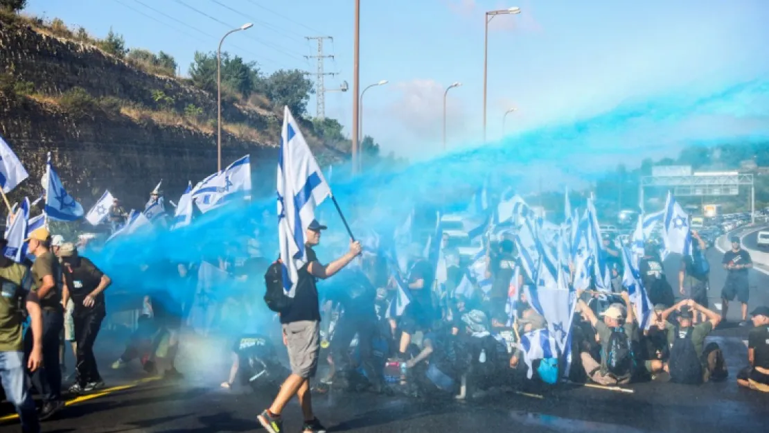 İsrail'de tartışmalı yasa meclise geldi: Protestolar yoğunlaştı