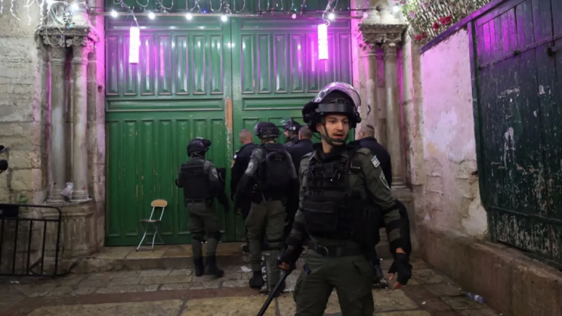İsrail polisinden Mescid-i Aksa'ya baskın