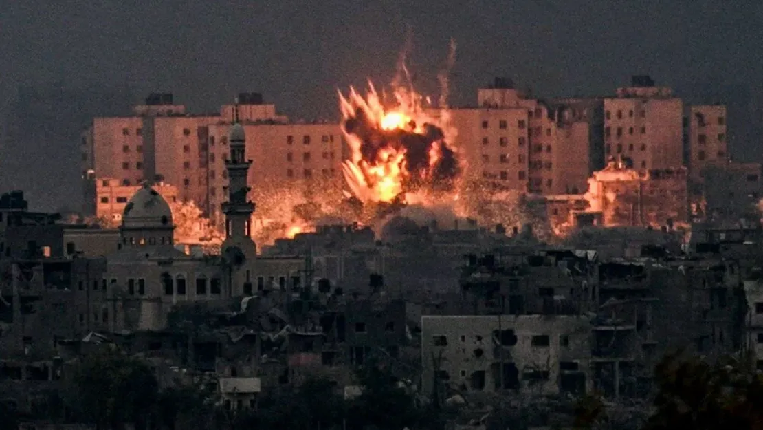 İsrail savaş uçakları Gazze'de evi bombaladı: 27 Filistinli öldü