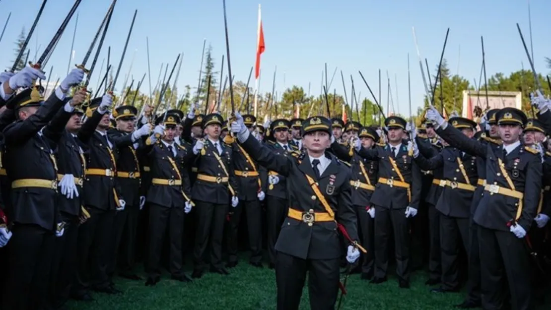 Kılıçlı teğmenler için disiplin süreci başladı