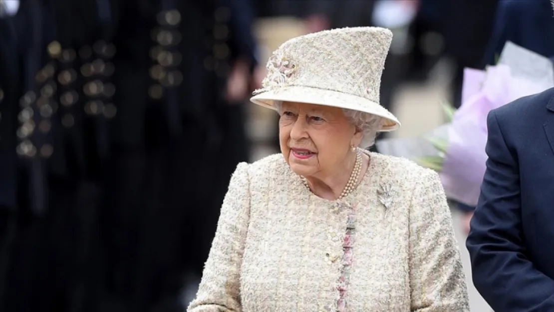 Kraliçe 2. Elizabeth doktor gözetiminde
