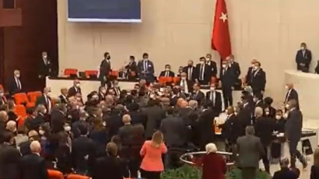Meclis'te kavga çıktı