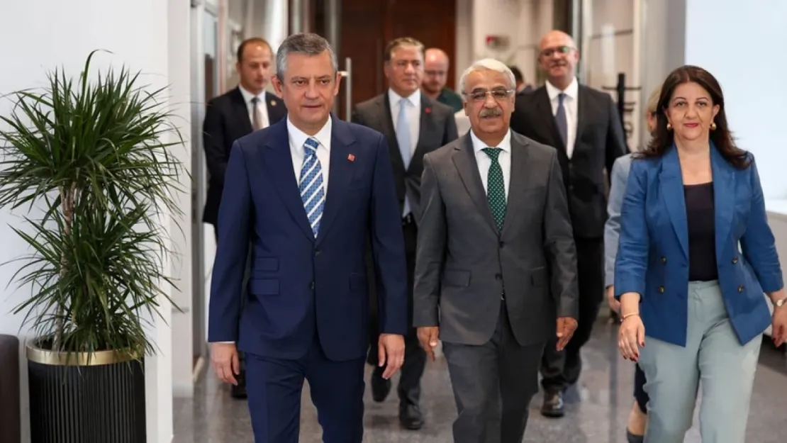 Özel, DEM Parti heyeti ile görüştü