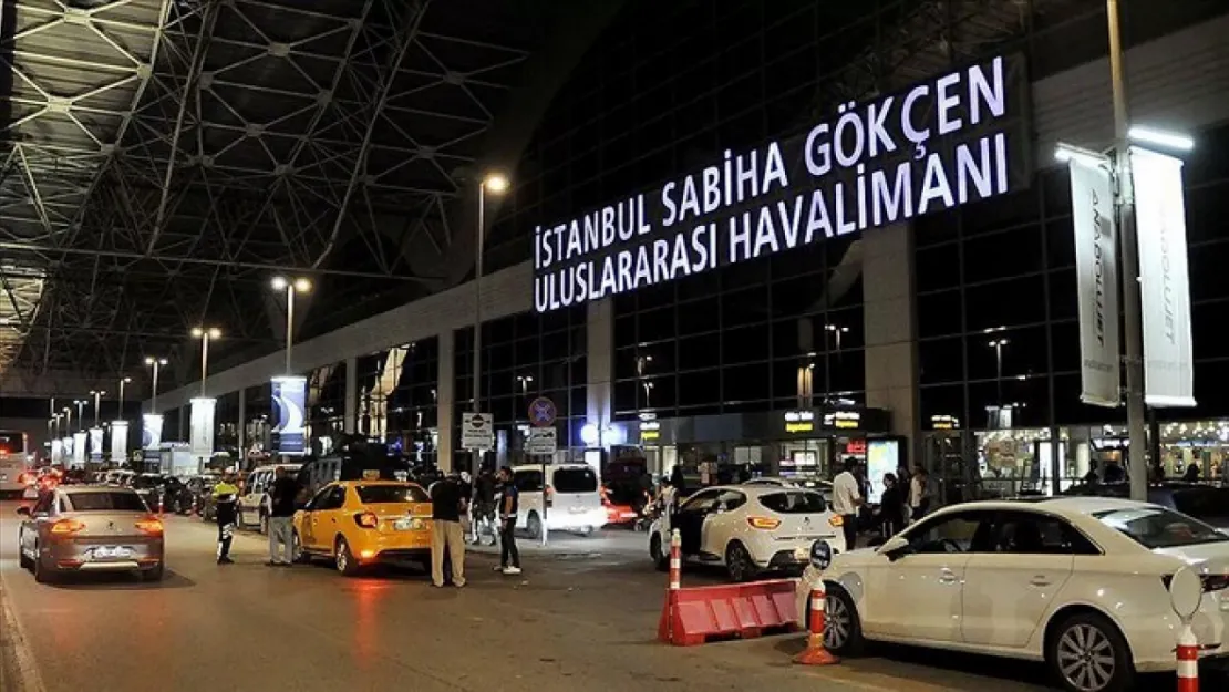 Sabiha Gökçen Havalimanı'nda pasaport kuyruğu