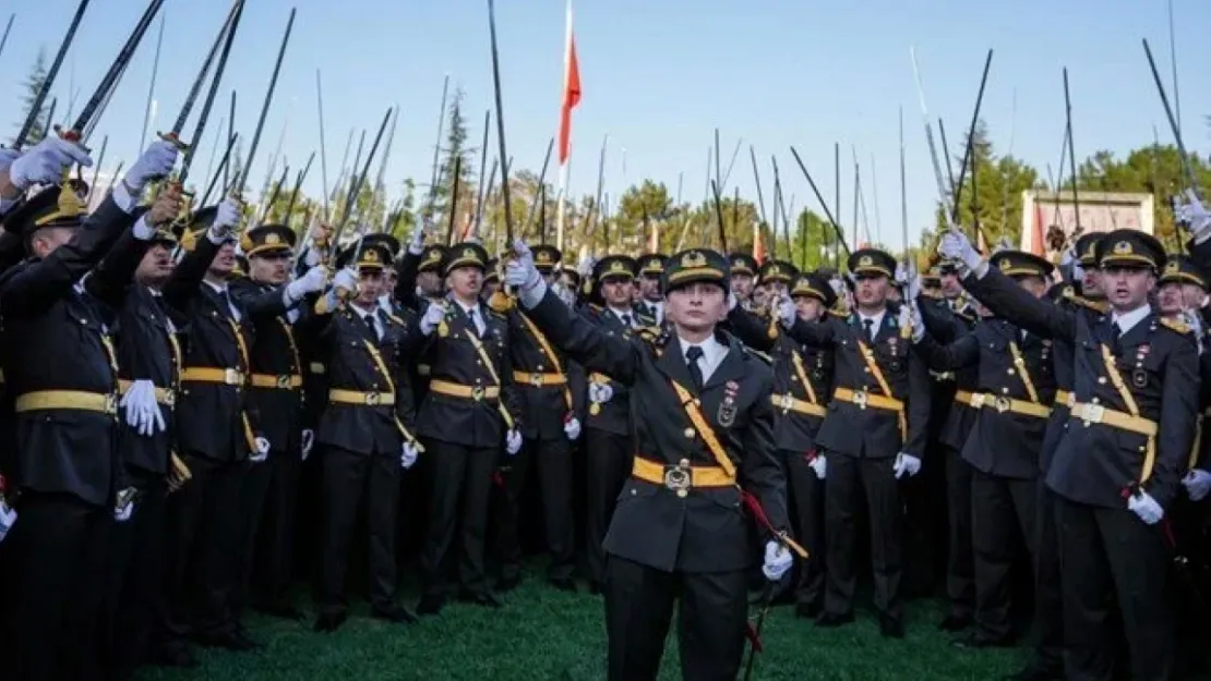 Teğmenler savunmaya 'Mustafa Kemal'in askerleriyiz' diyerek başladı