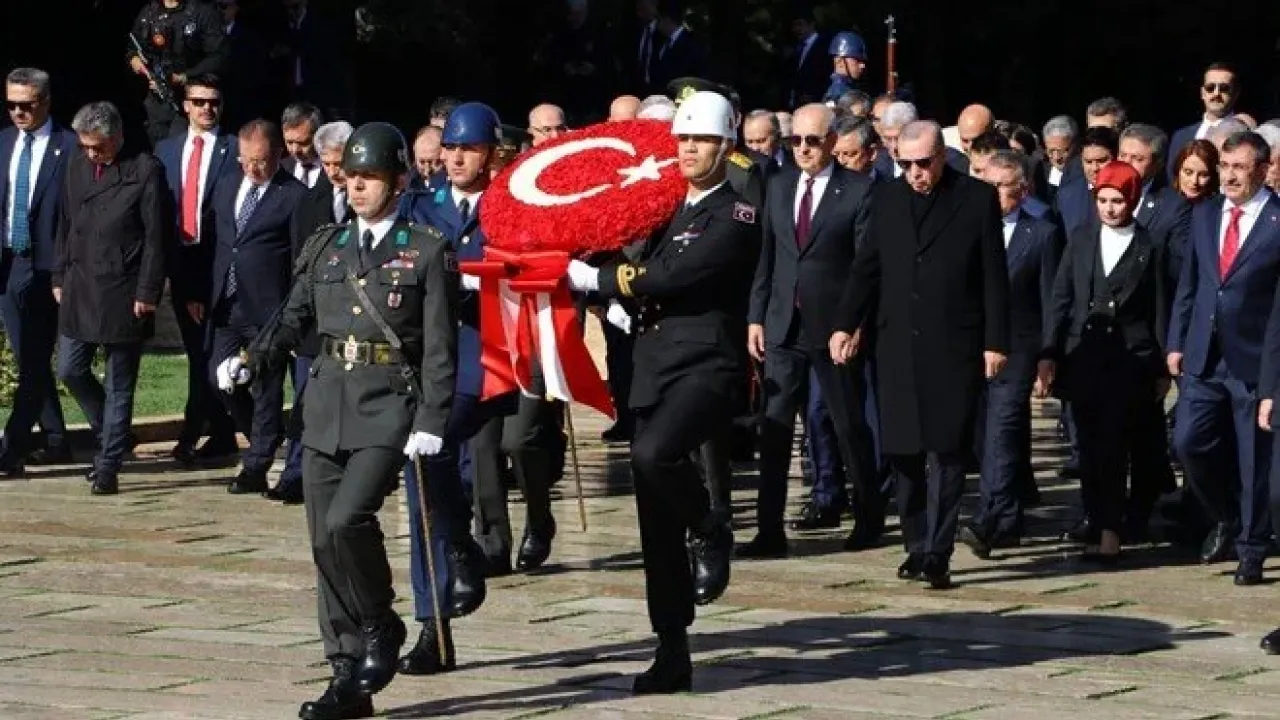 Devlet erkanı Ata'nın huzurunda
