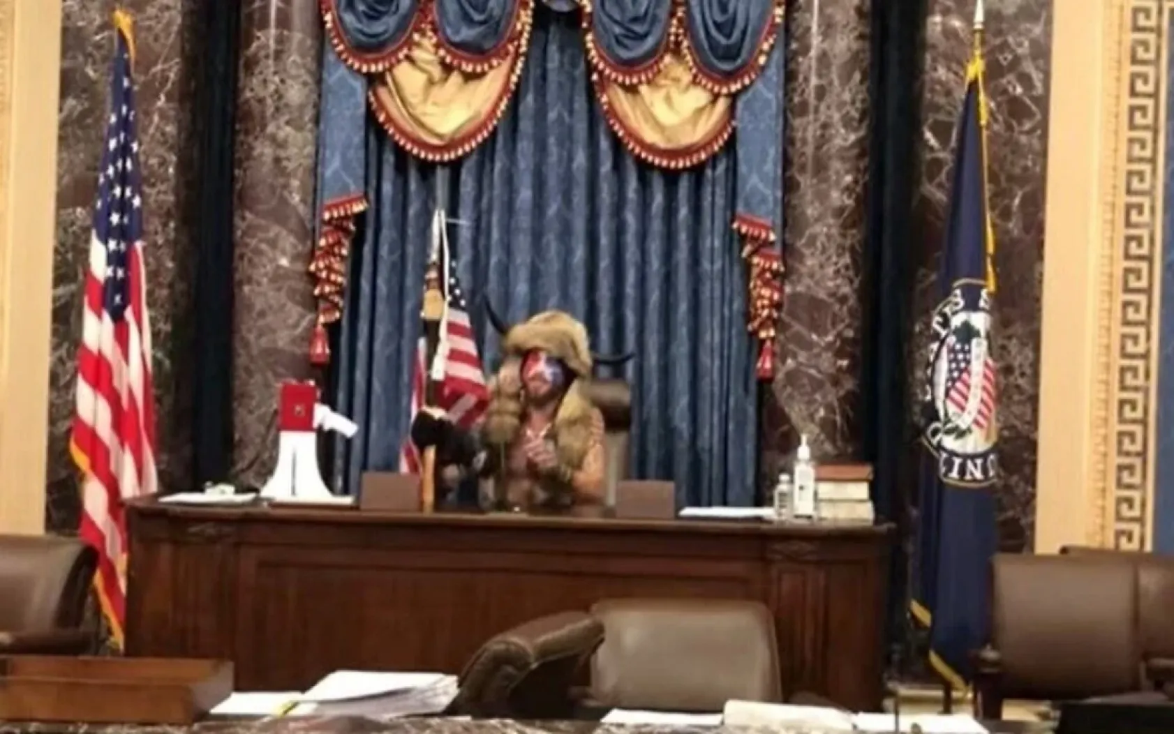 Irak'ta Parlamentoyu Bastılar, Selfie Bile Çekindiler