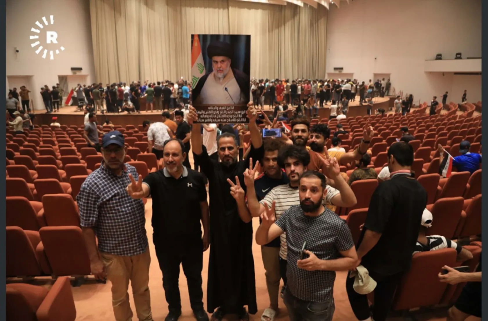 Irak'ta Parlamentoyu Bastılar, Selfie Bile Çekindiler
