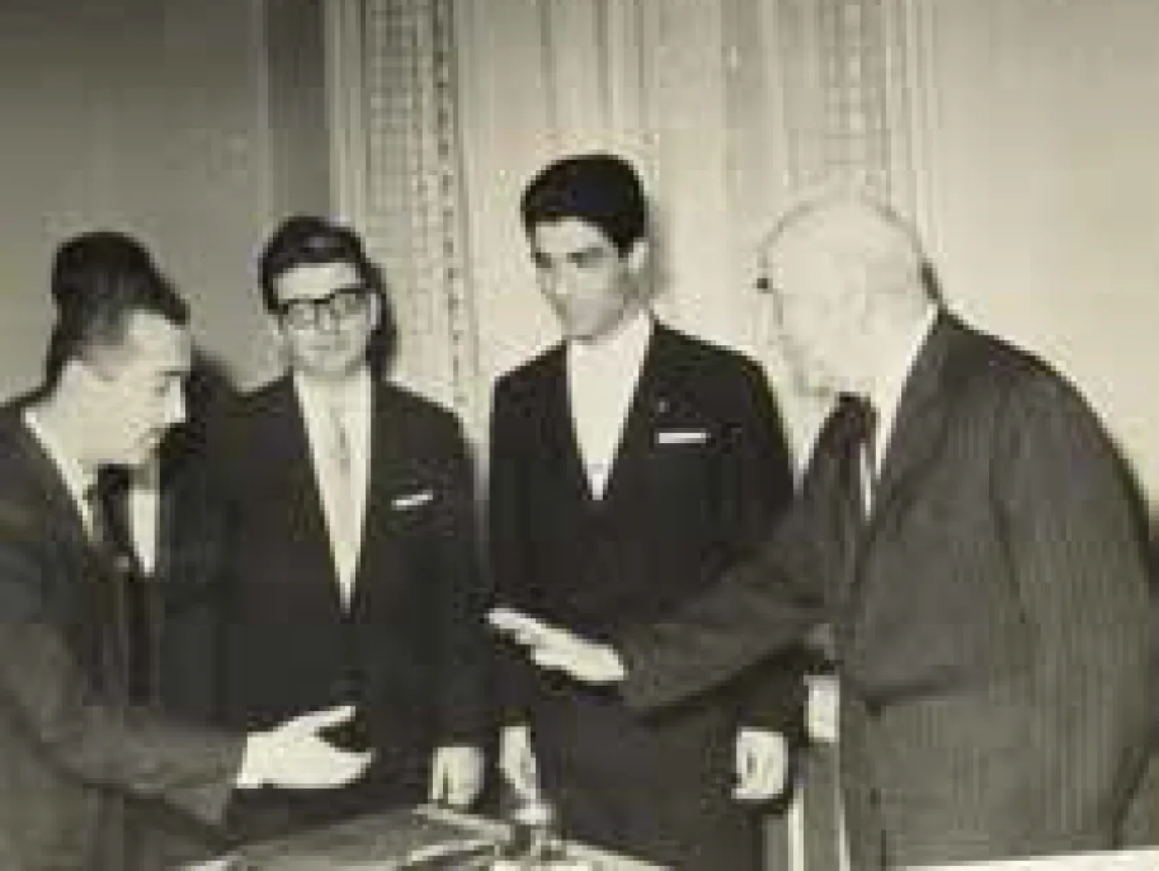 Vay Zeki Müren Vay...Bir Kez Elini Öpeyim, Öleyim...