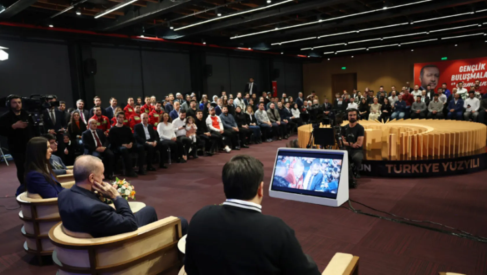 Erdoğan: Gerekirse başörtüsünü referanduma götürürüz