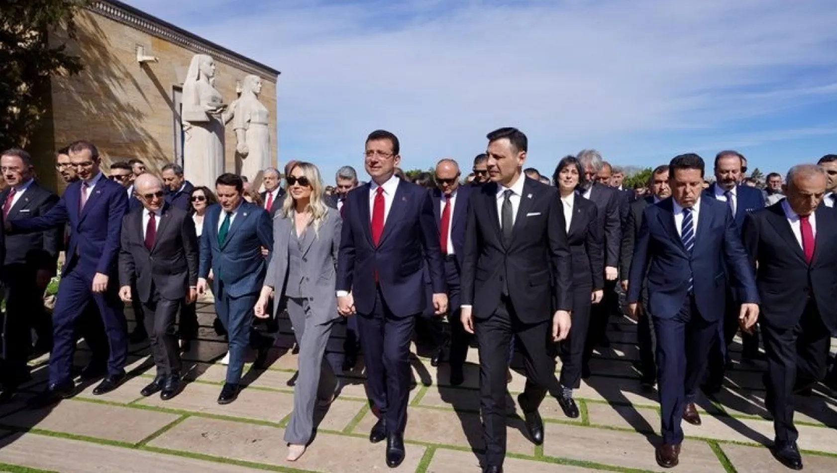 İmamoğlu Anıtkabir'i ziyaret etti: Askerden demeç uyarısı!