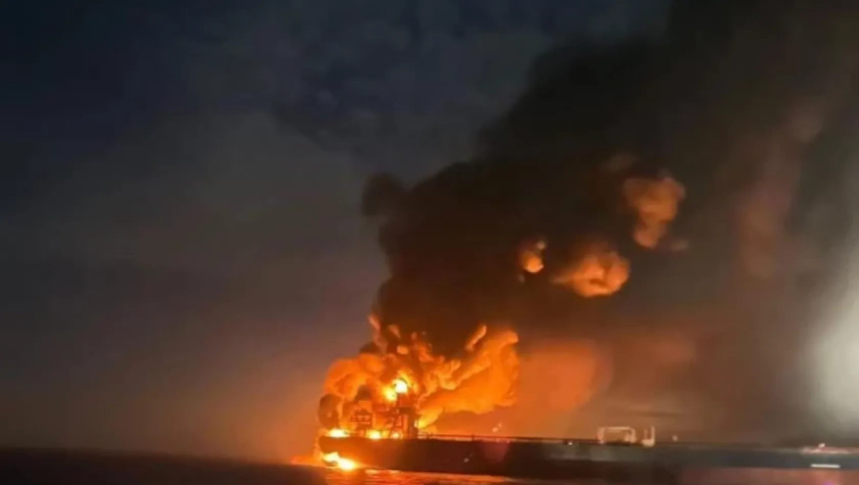 Karadeniz'de 2 tanker gemisinde patlama