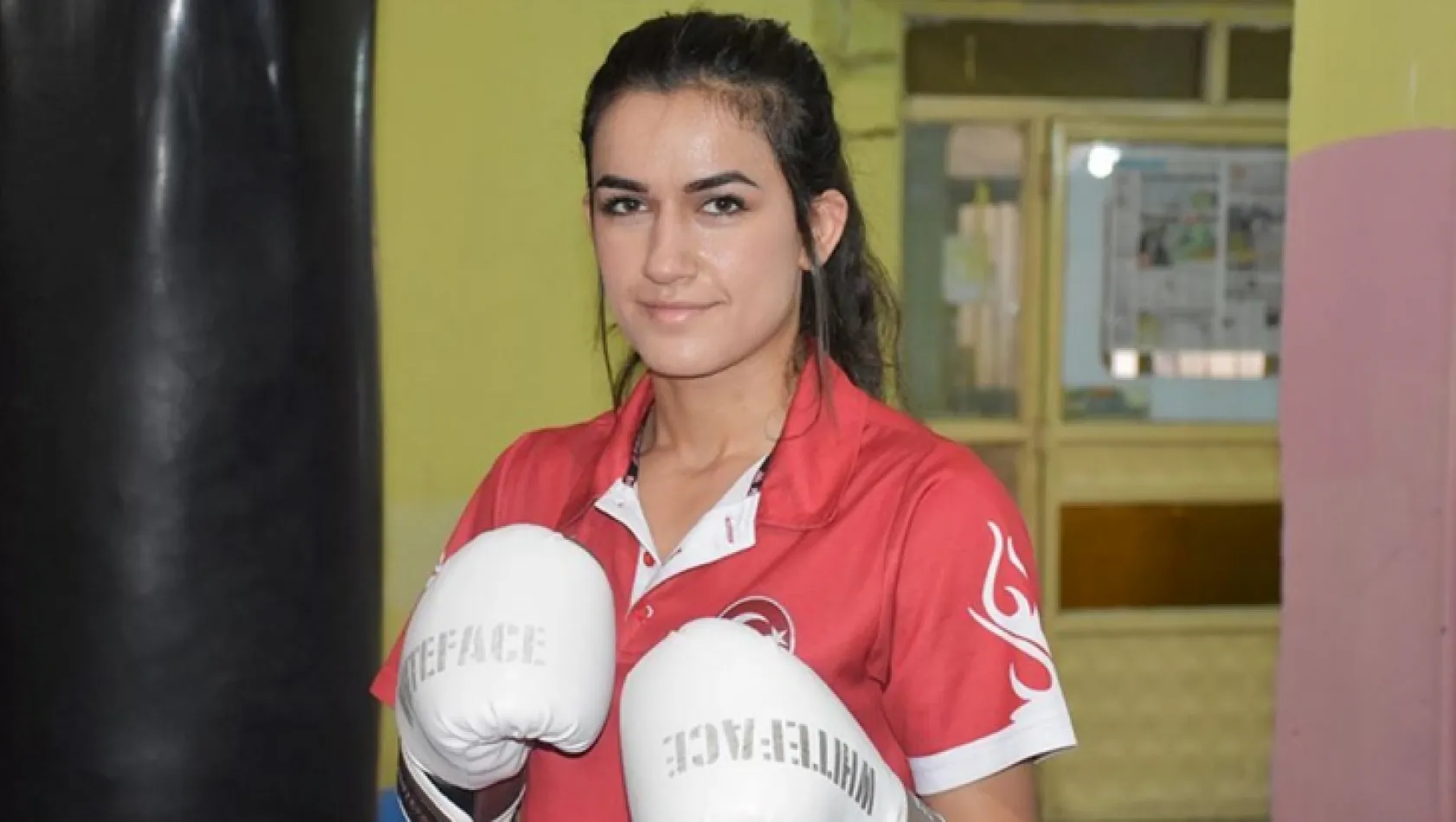 Milli sporcu Hatice Akbaş bronz madalyayı garantiledi