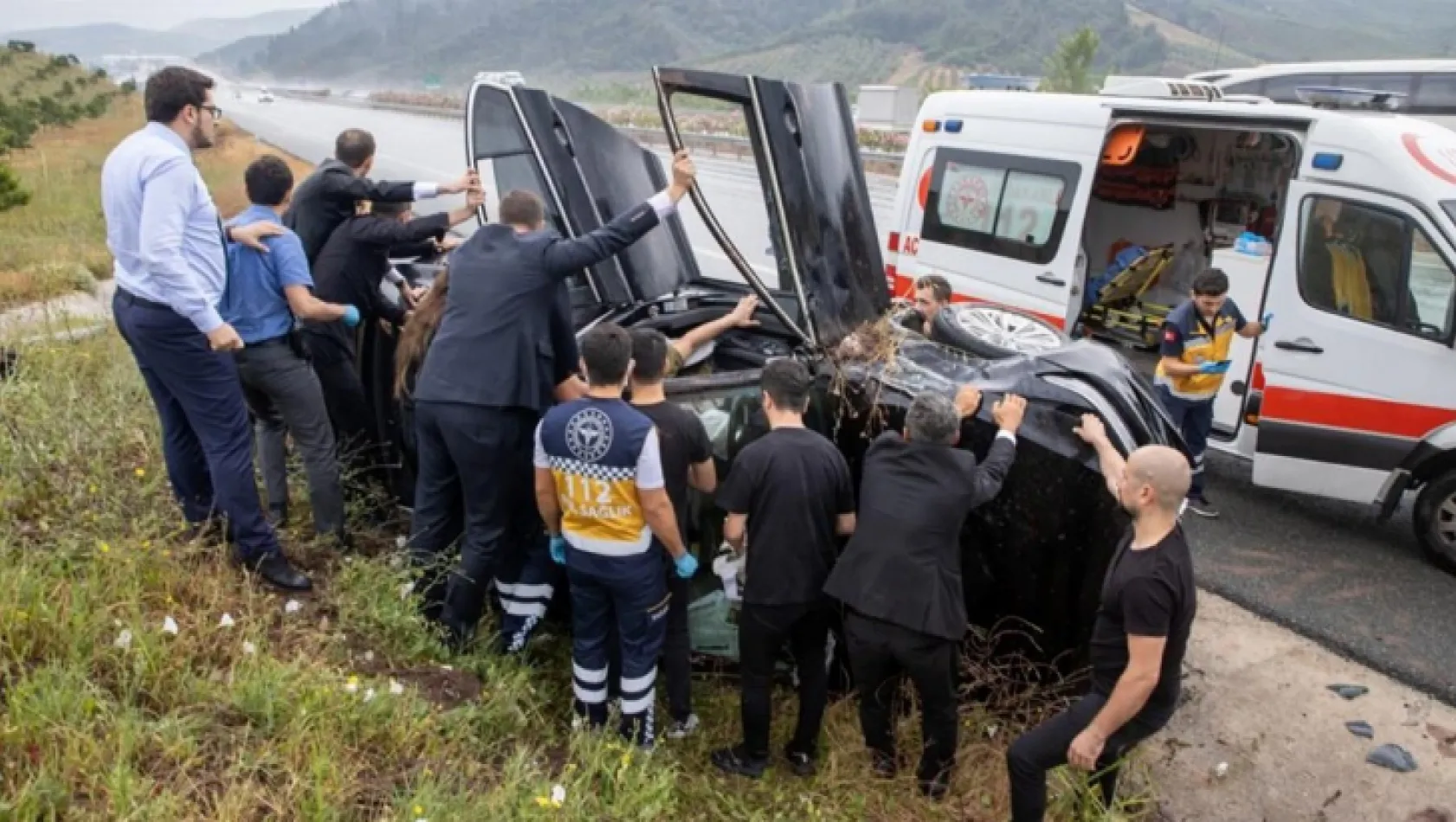 TBMM Başkanı Şentop'un koruma ekibi kaza yaptı