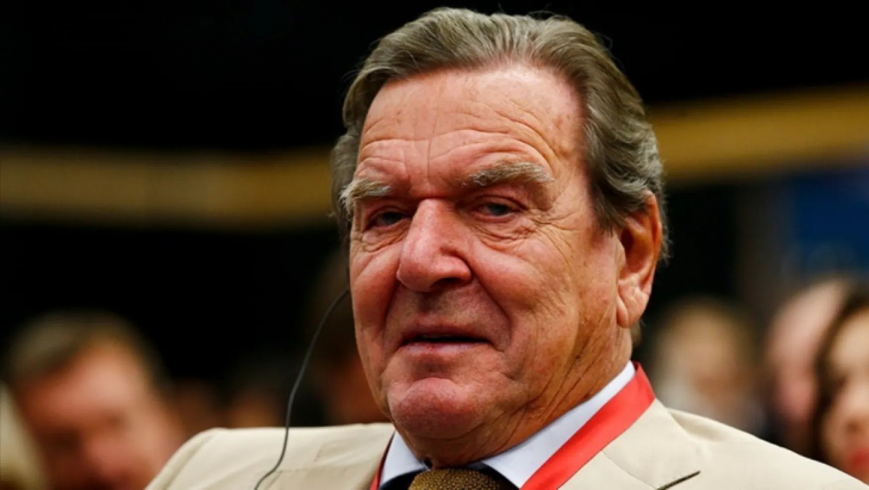Almanya'da eski Başbakan Schröder'in partisinden ihraç edilmesi talepleri reddedildi