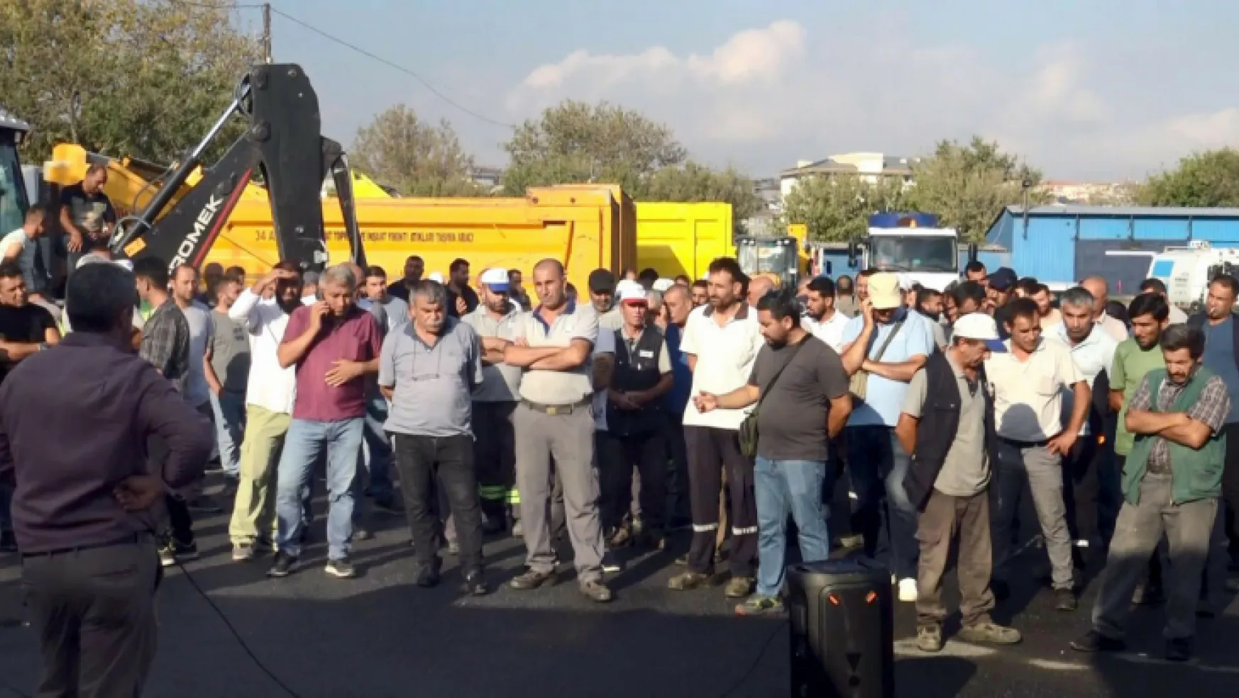 Avcılar Belediyesi işçileri yönetimi protesto etti