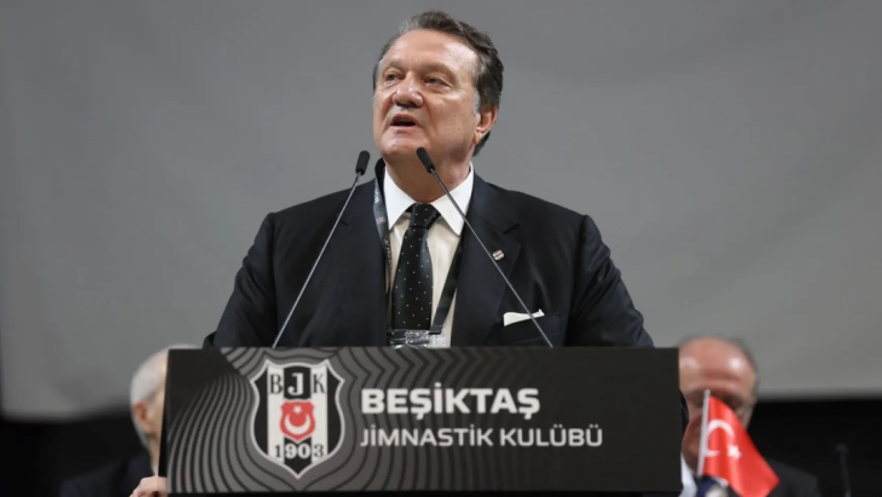 Beşiktaş'ın yeni başkanı Hasan Arat oldu