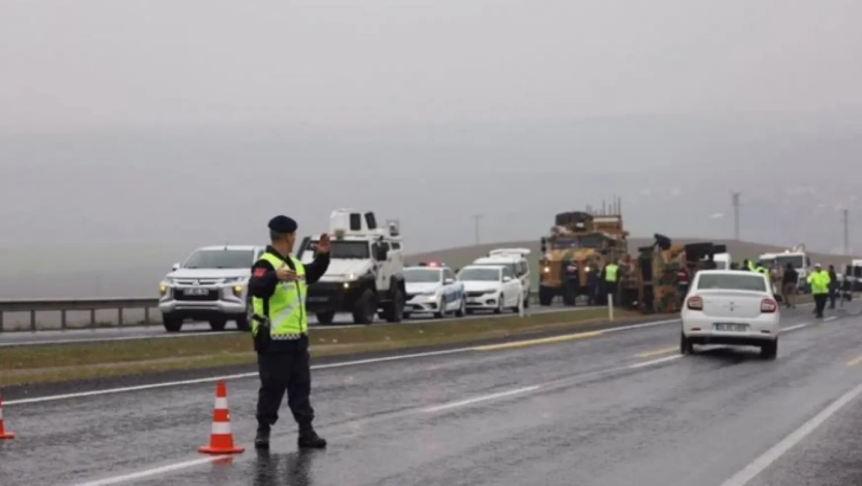 Diyarbakır'da askeri araç devrildi: 6 asker yaralandı