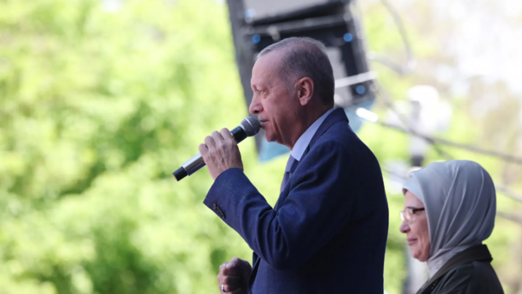 Erdoğan: Aşırı kira artışını biz yoluna koyarız