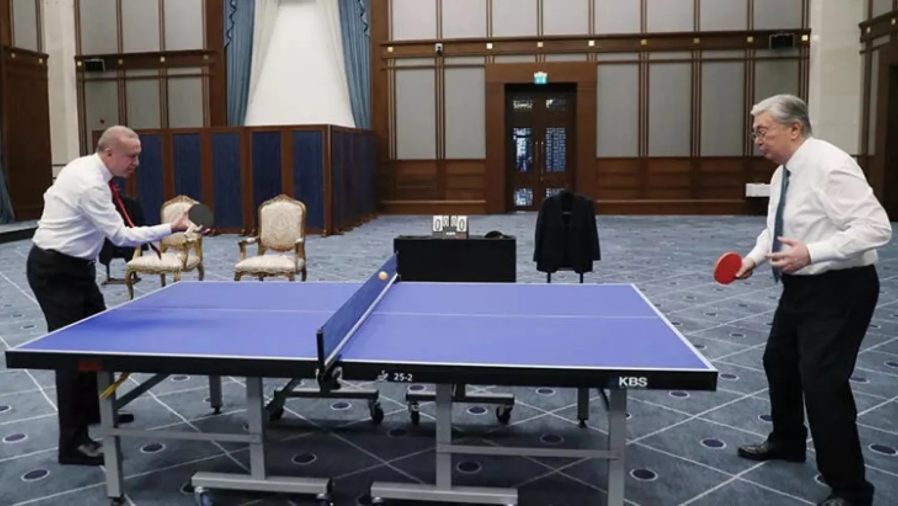 Erdoğan ile Tokayev masa tenisi oynadı