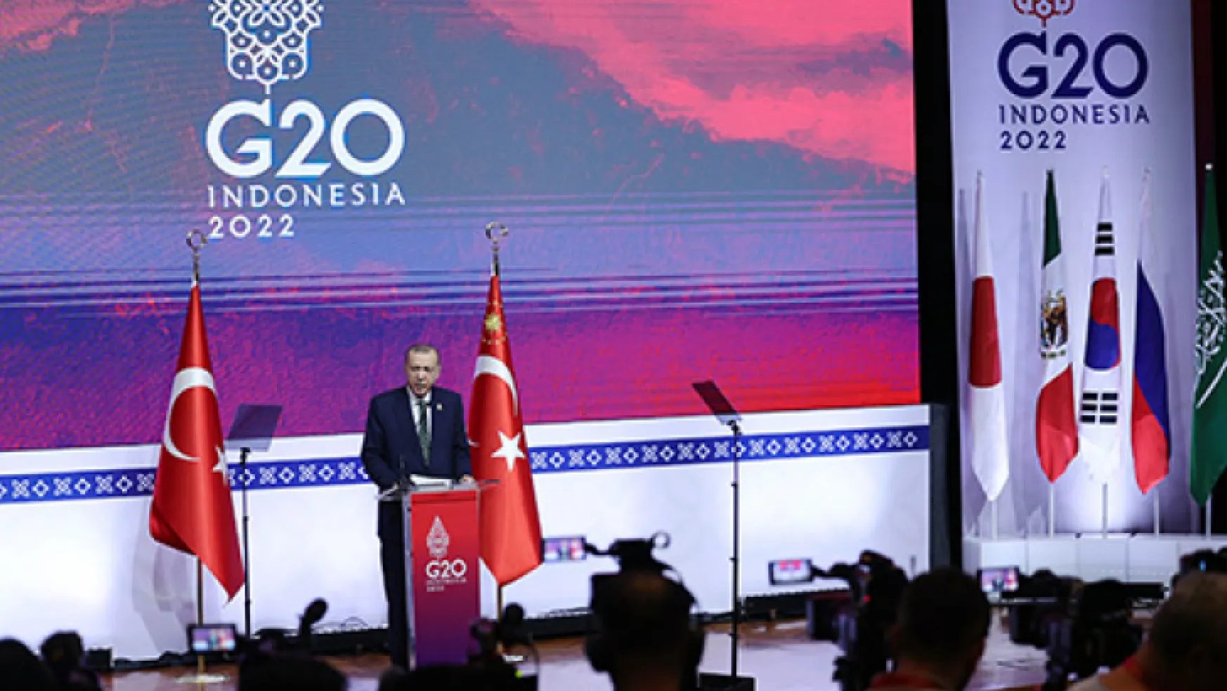Erdoğan:Terör örgütüne destek verenler dökülen her kana ortaktır