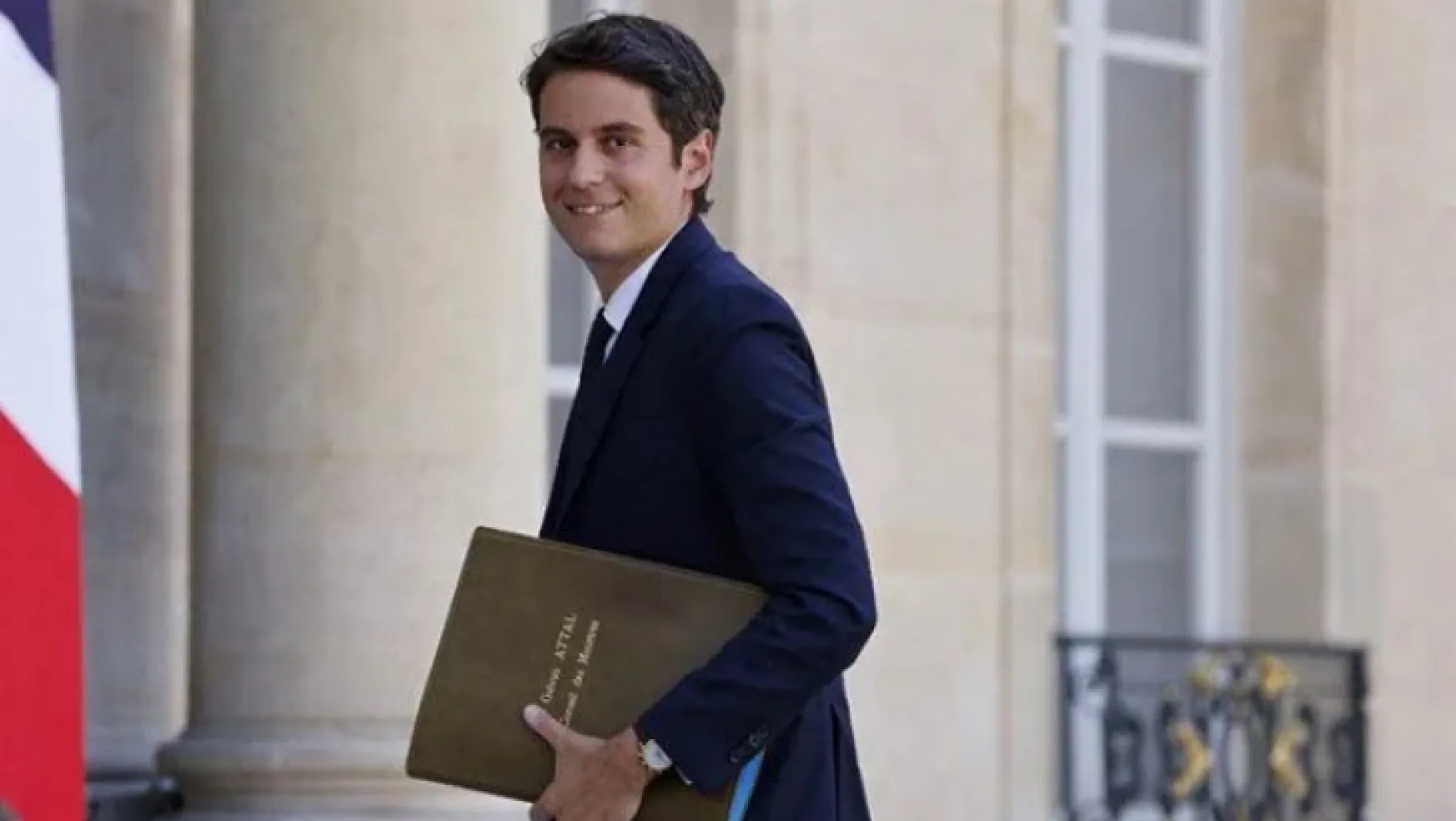 Fransızlar yeni başbakanlarına güvenmiyor