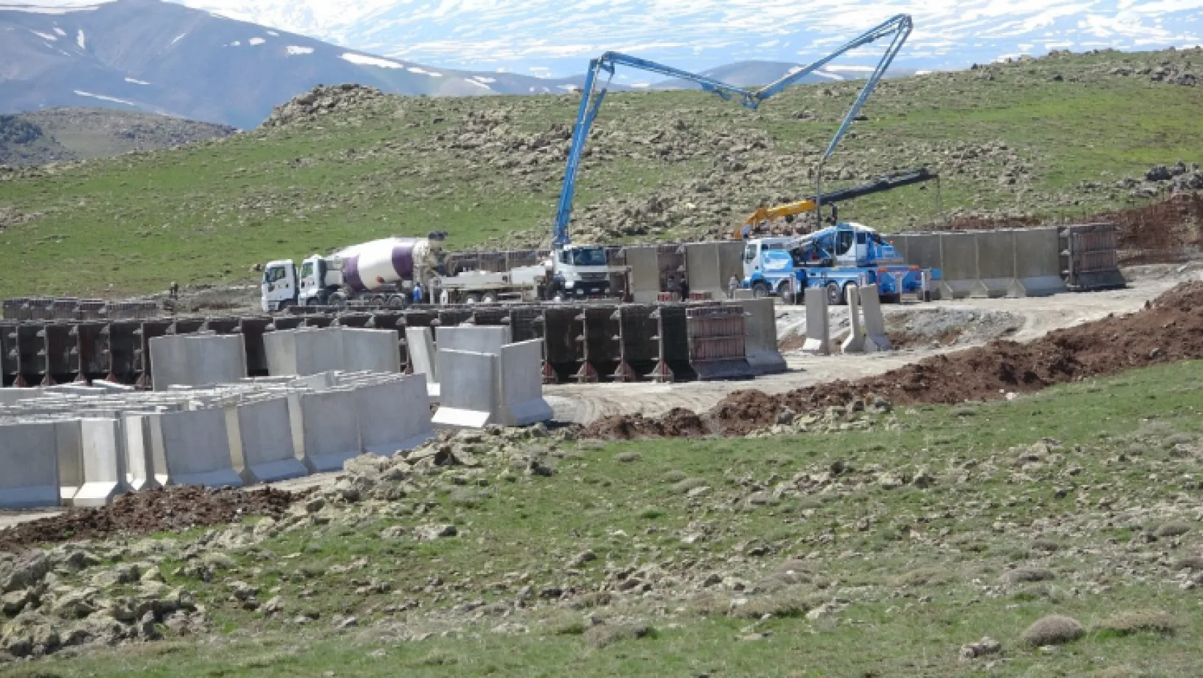 İran sınırına duvar örme çalışmaları devam ediyor