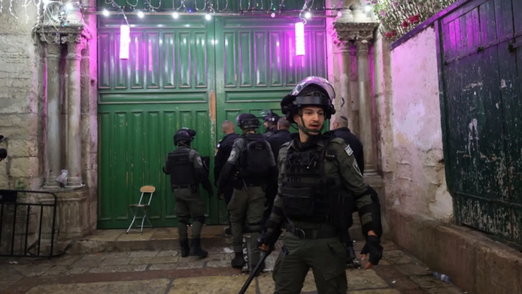 İsrail Filistinli erkeklerin Mescid-i Aksa'ya girişini yasakladı