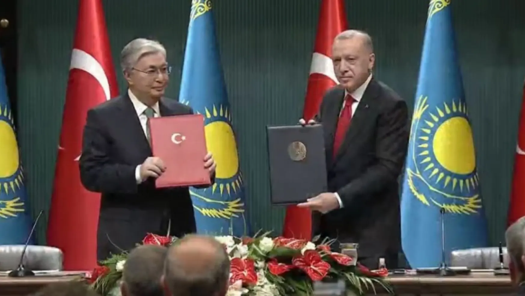 Kazakistan'la 15 anlaşma imzalandı