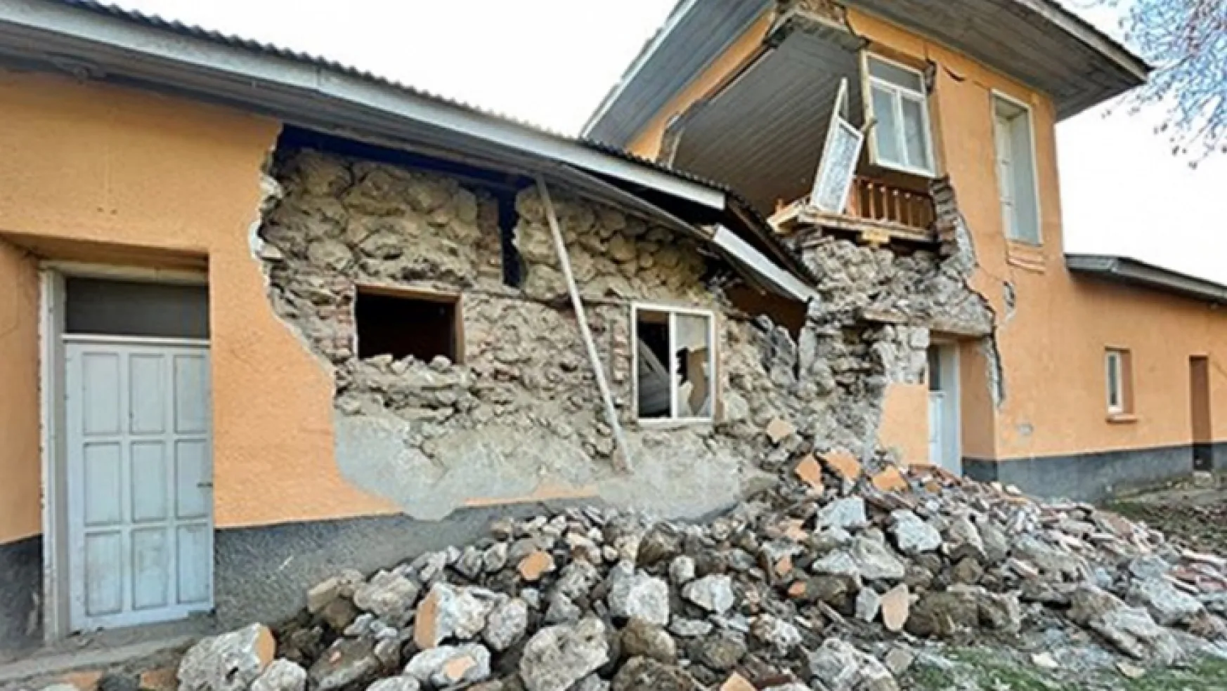 Osmaniye'deki 149 yıllık tarihi hükümet konağı depremde zarar gördü