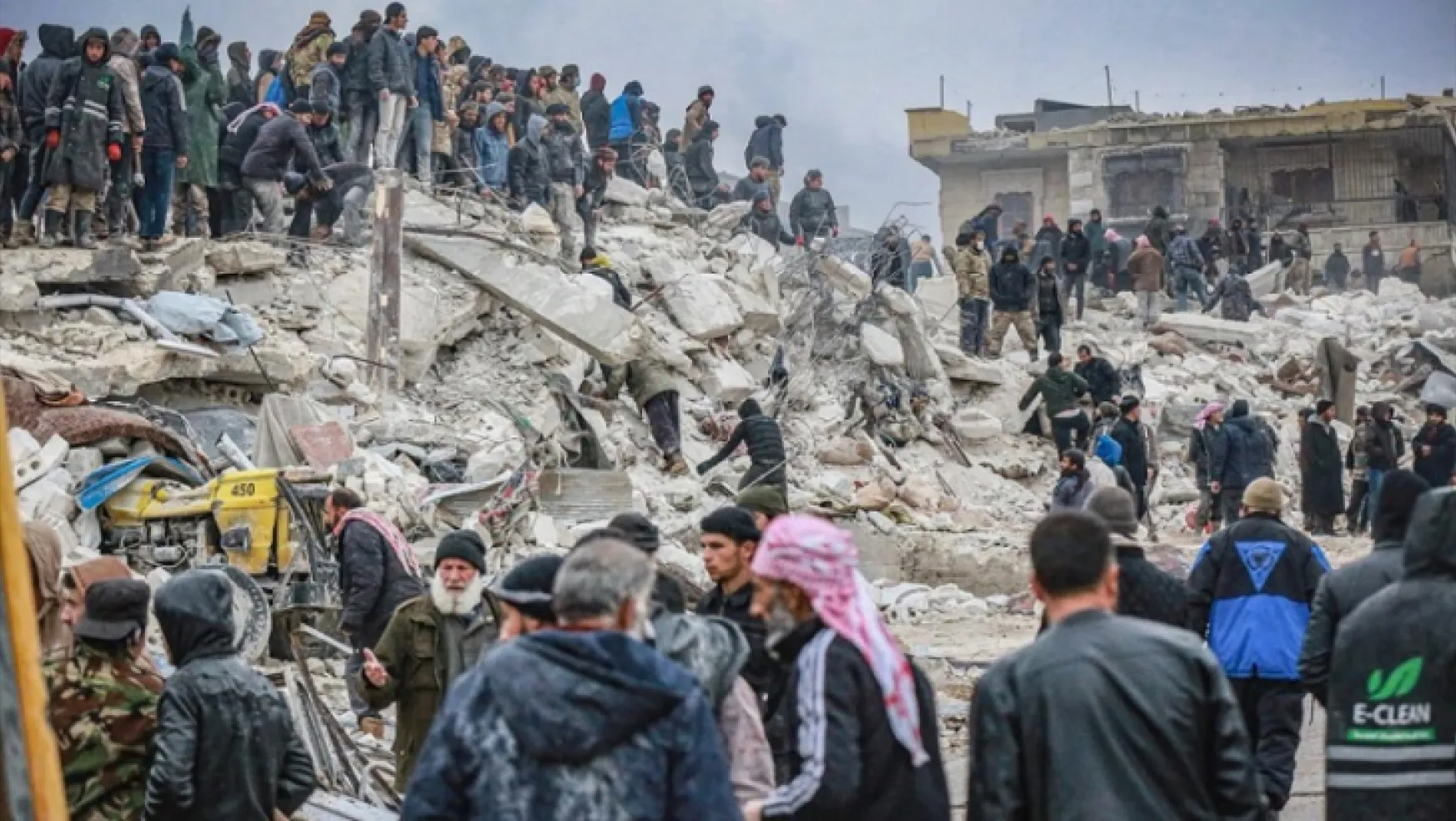 Suriye'de en az 4 bin 500 can kaybı