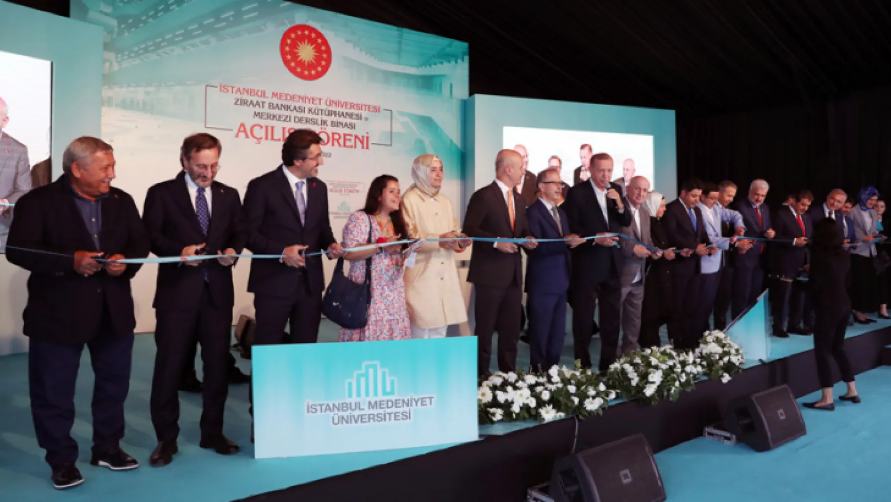 Türkiye'nin en büyük kütüphanesi açıldı