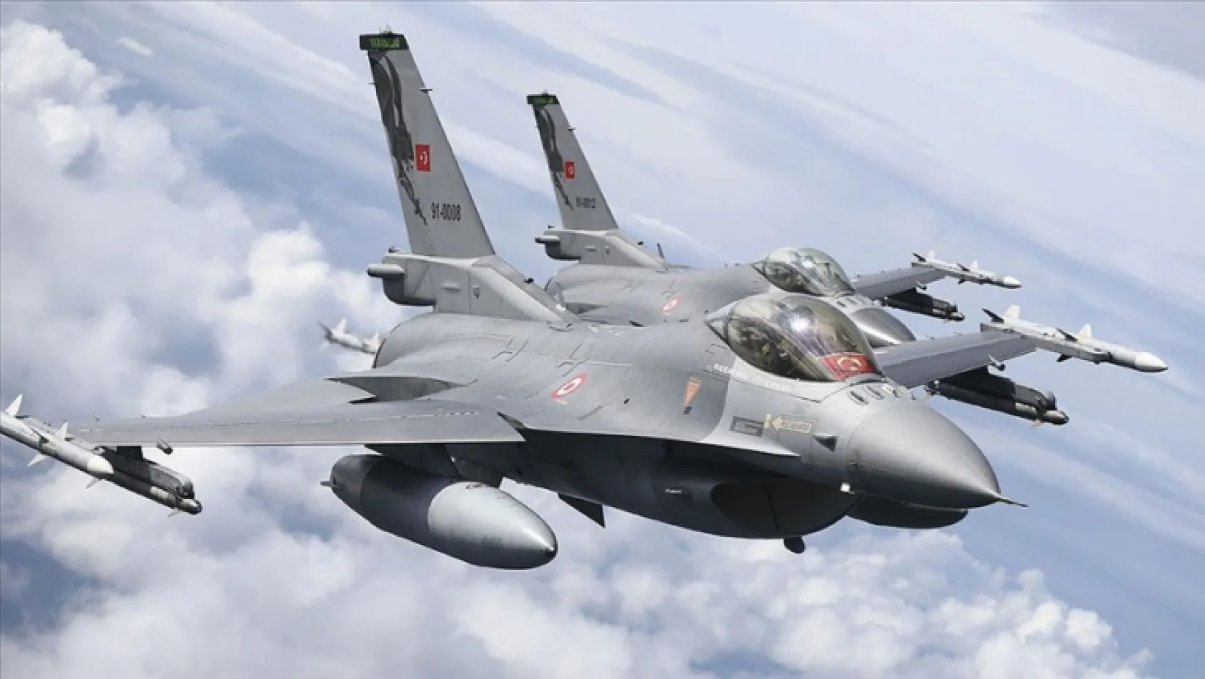 Yunanistan S-300'le Türk F-16'larını taciz etti