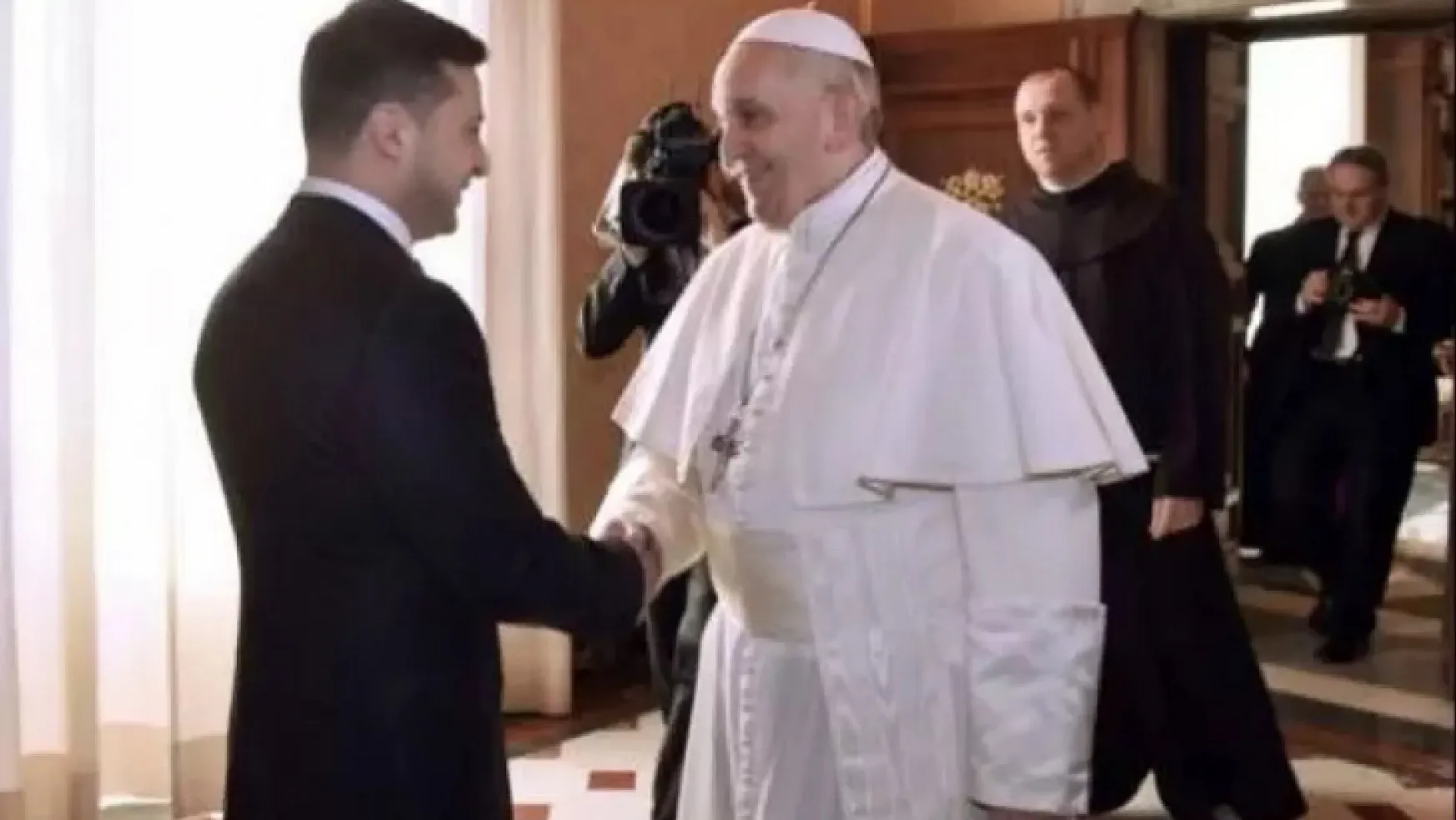 Zelenskiy, Papa'yı Ukrayna'ya davet etti, arabuluculuk çağrısı yaptı