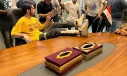 Irak'ta Parlamentoyu Bastılar, Selfie Bile Çekindiler