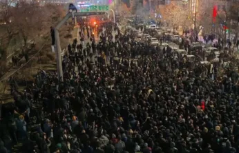 İran'da internet ve telefon hatları kesildi