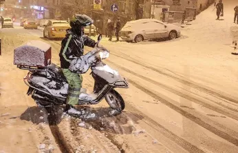 İstanbul'da kar alarmı kuryeler ve ağır taşıtlara yasak geldi