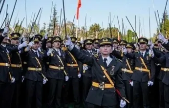 Kılıçlı teğmenlerin komutanı için TSK'dan ihraç kararı kaldırıldı