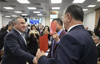 Muhalefet 'kırmızı kart' gösterdi, iktidar 'Var'dan döner' dedi!